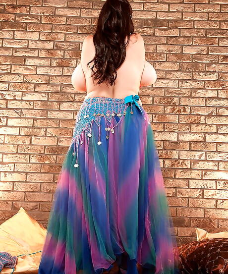 Delightful romanian milf Arianna Sinn shows big knockers and nice pussy 